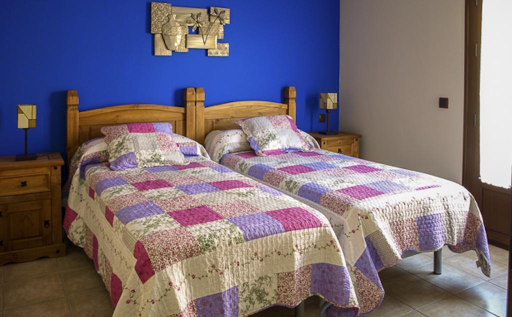 Apartamentos Rurales El Calama Zarza De Granadilla Room photo